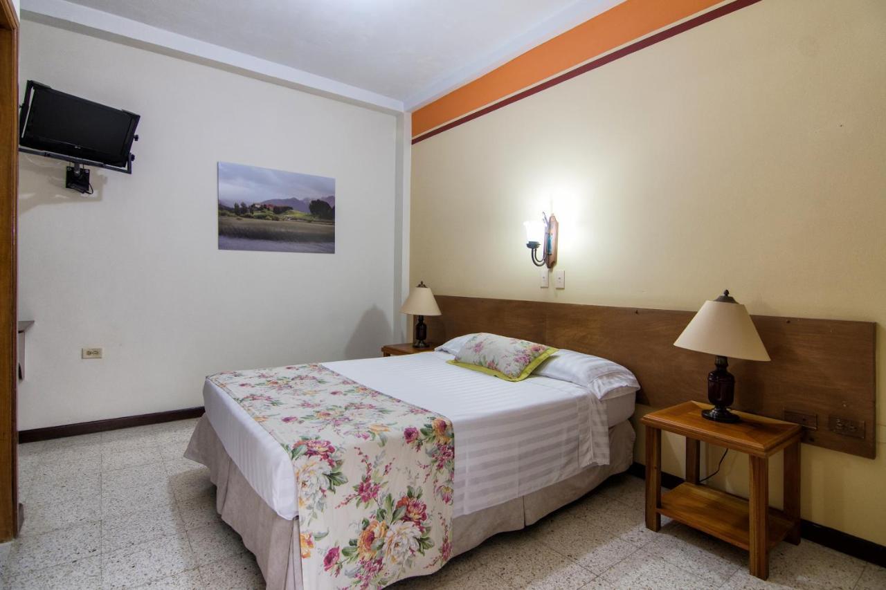 Hotel Valdivia Plaza Jardín Exterior foto